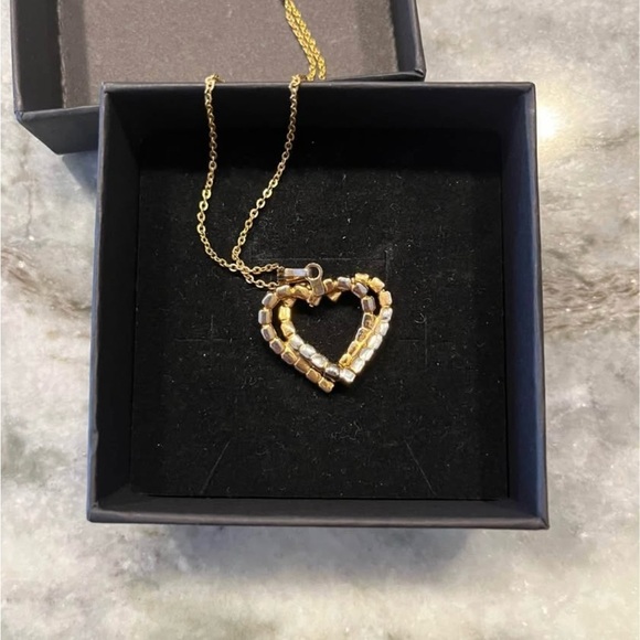 Gorgeous double heart necklace. Gold tone - Picture 5 of 5